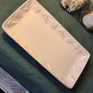 dei Soft White Platter with Embossed Shells